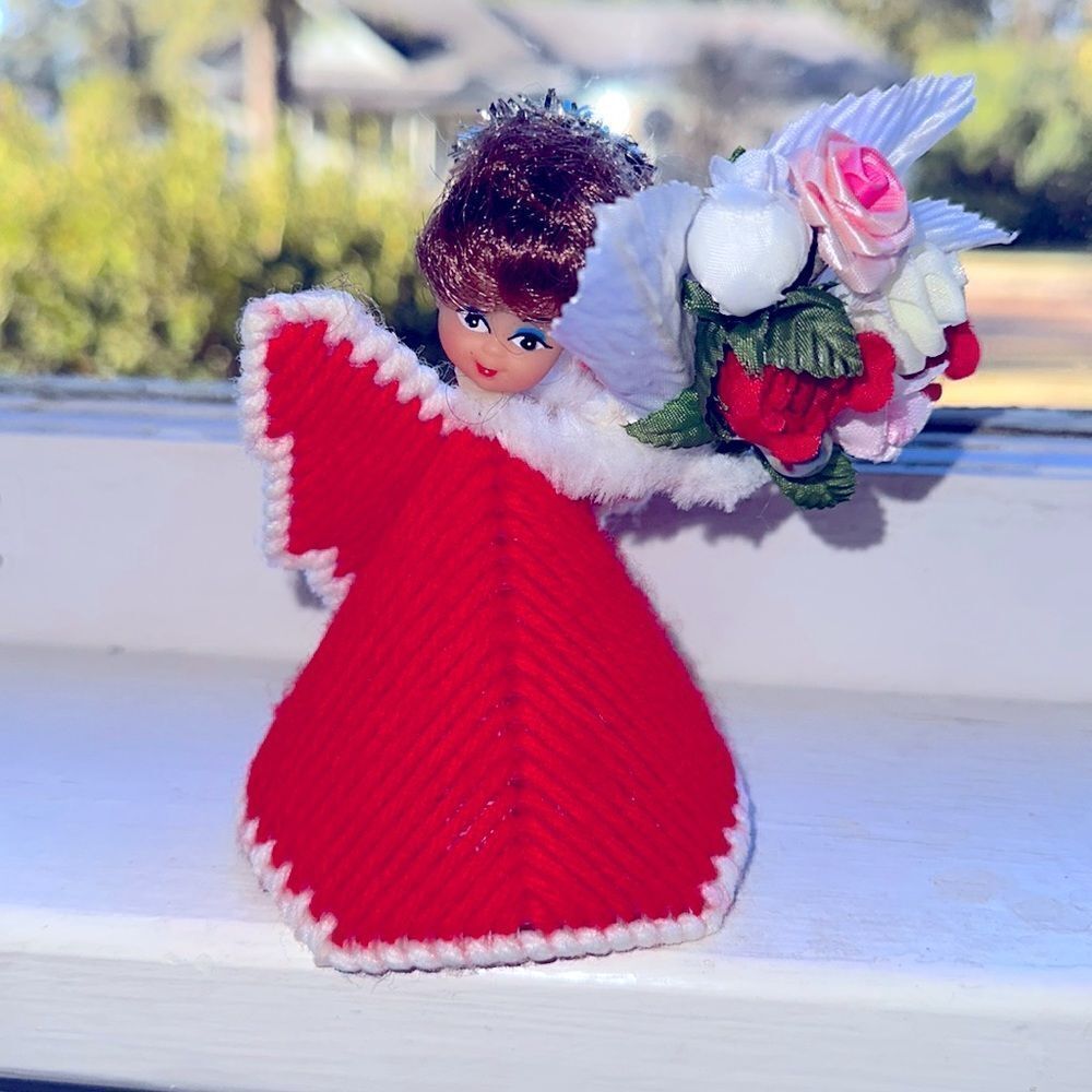 Vintage kitschy red & white yarn angel dollβ holdingβa very large bouquet